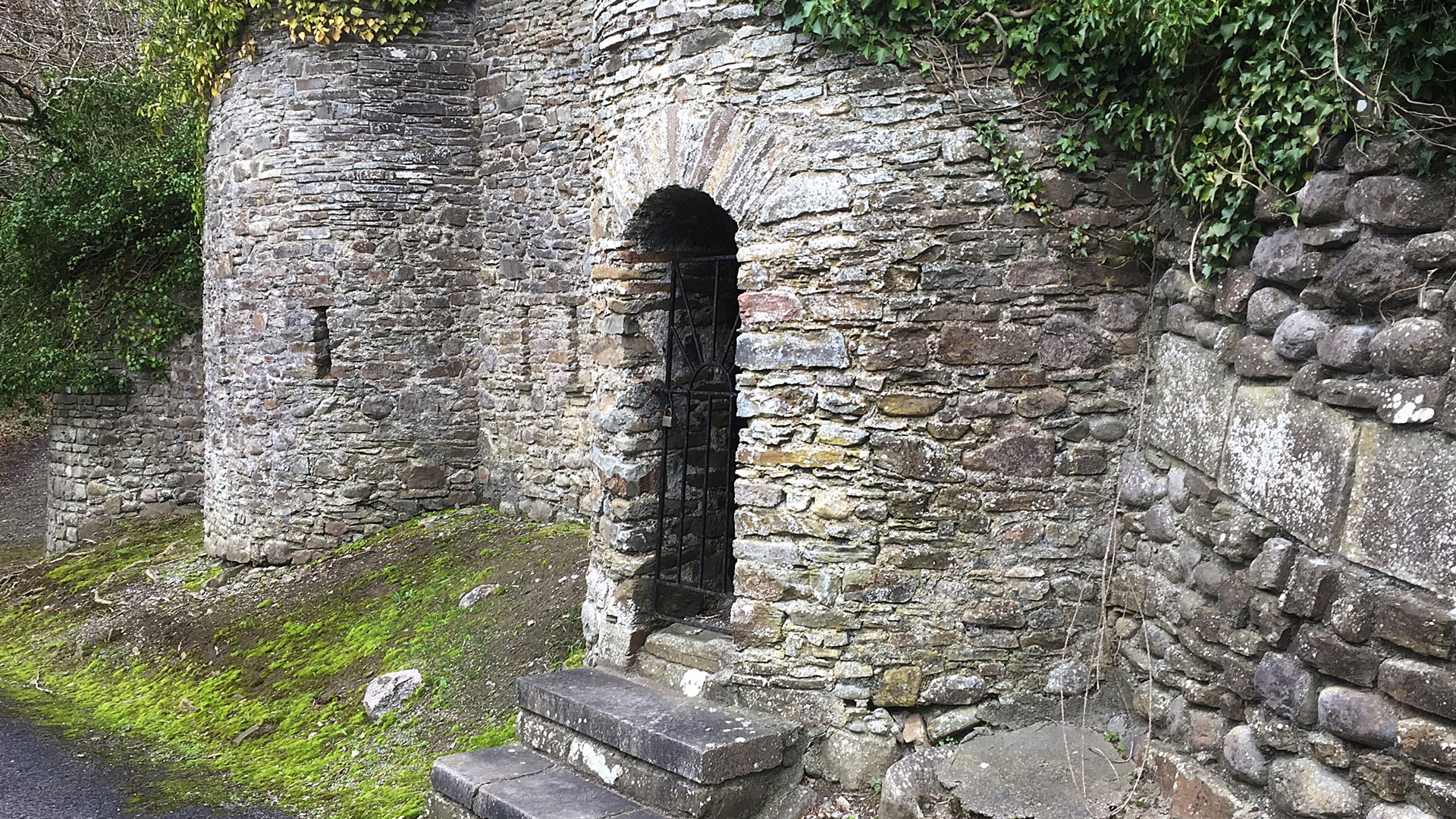 Sham Castle at Heywood Demesne, Ballinakill